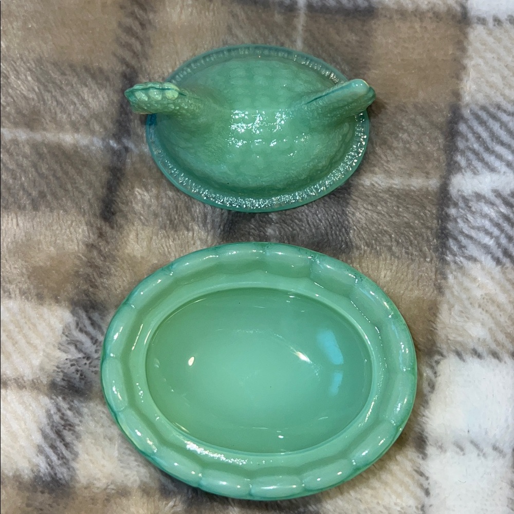 Jadeite Green Glass Nesting Hen Dish - Picture 3 of 5